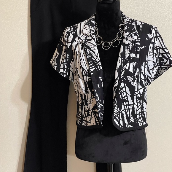 DRESS BARN SHORTSLEEVED BLACK AND WHITE JACKET SZ 16 - Picture 1 of 9